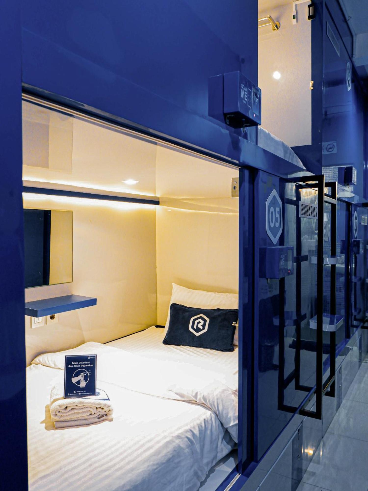 Rosalyne Sleepbox Malioboro 3 Otel Yogyakarta Dış mekan fotoğraf