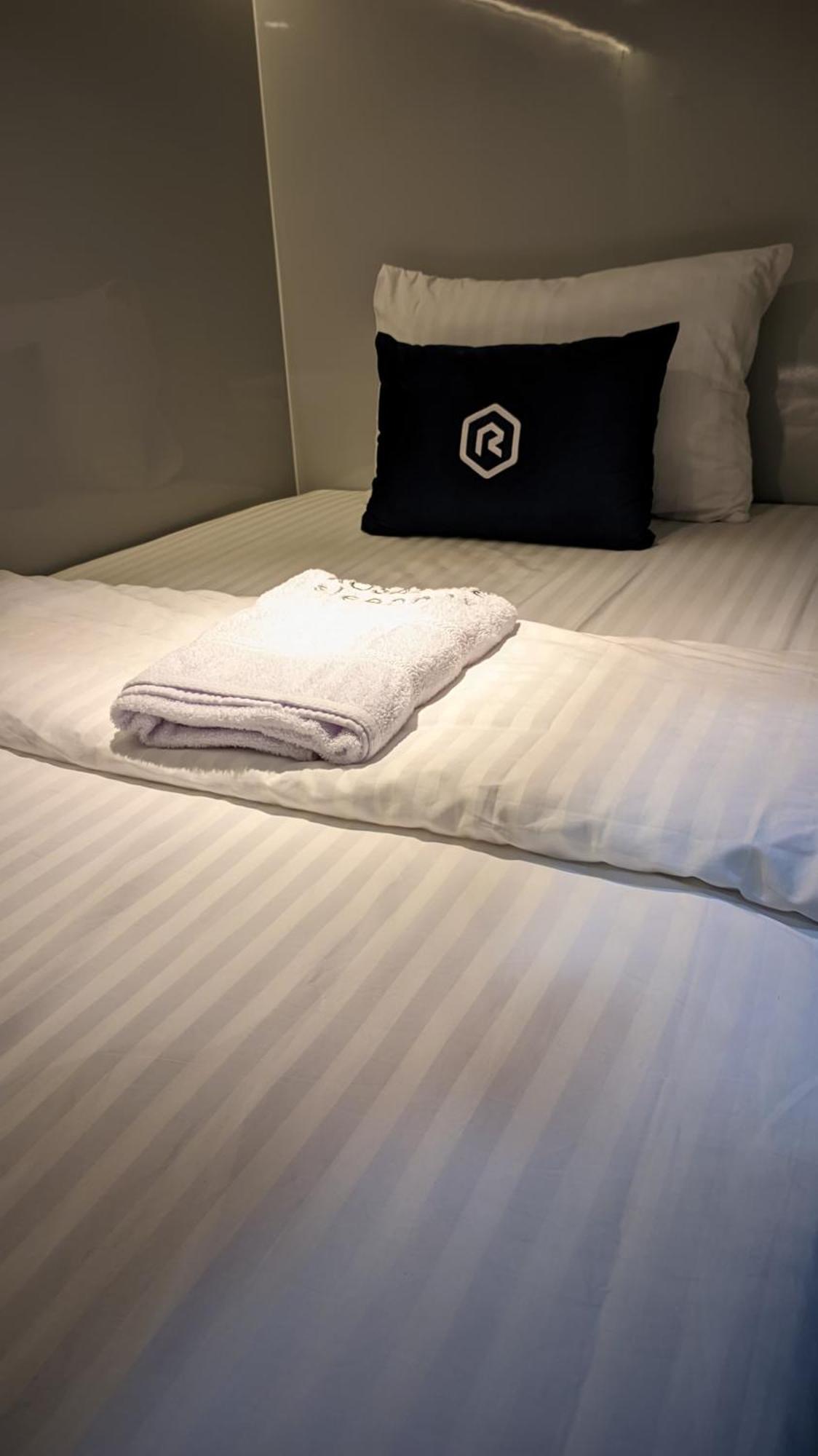 Rosalyne Sleepbox Malioboro 3 Otel Yogyakarta Dış mekan fotoğraf